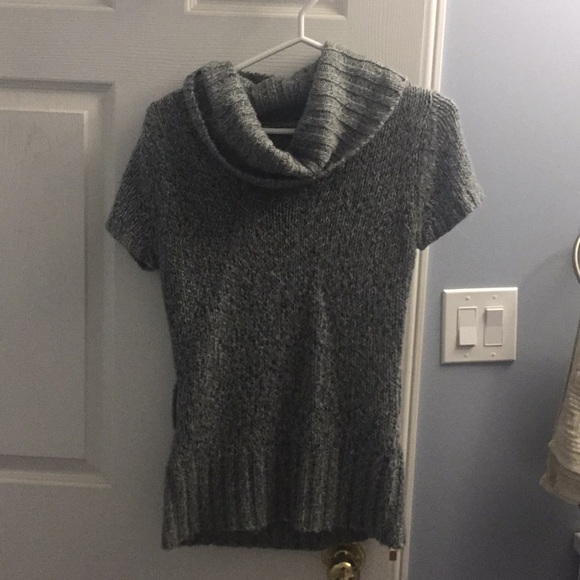 A sweater - Picture 1 of 1